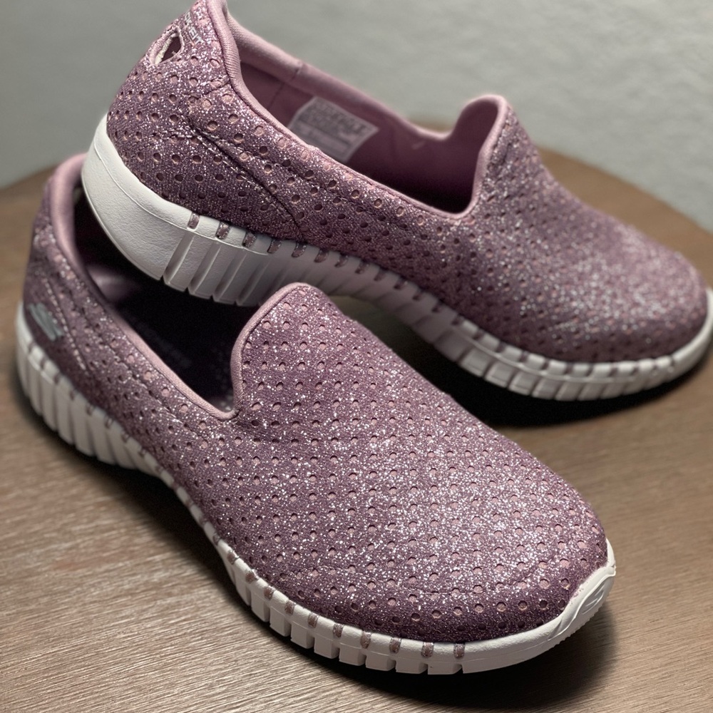 New Women’s Sketcher’s